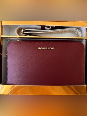 MICHAEL KORS JET SET LG EW XBODY W/ WBG LEATHER Crossbody Bag DARK BERRY